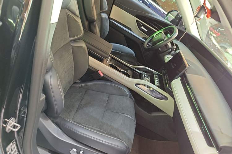 Used Lincoln Nautilus 2025 2.0T All-Wheel-Drive Zunrui Hybrid Version Right Front Seat