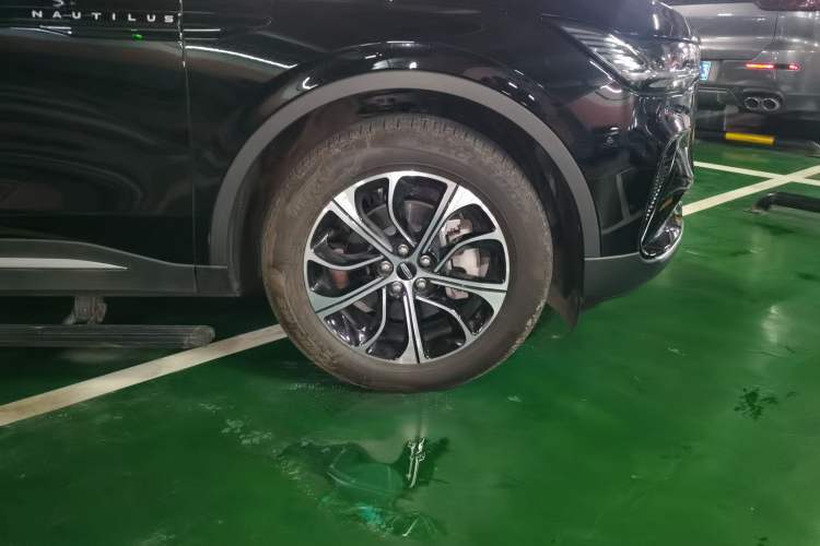 Used Lincoln Nautilus 2025 2.0T All-Wheel-Drive Zunrui Edition Right Front Wheel Hub