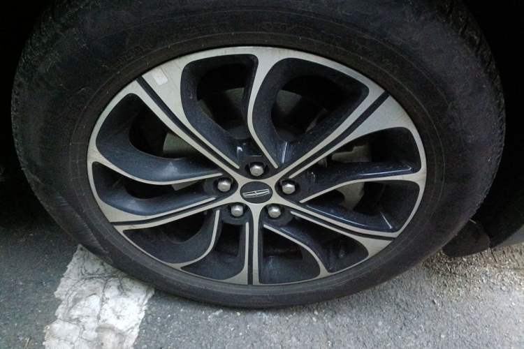 Used Lincoln Nautilus 2025 Model Facelifted 2.0T Four-Wheel Drive Zunyi Edition Right Front Wheel Hub
