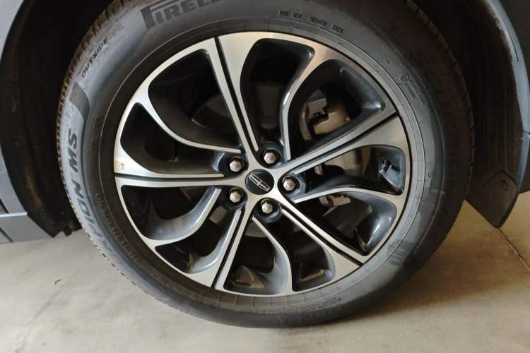 Used Lincoln Nautilus 2025 2.0T Four-Wheel Drive Luxury Edition Right Front Wheel Hub