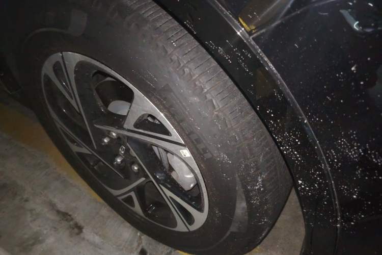 Used Lincoln Nautilus 2025 Model, Facelifted 2.0T Four-Wheel-Drive Zunyi Hybrid Version Right Front Wheel Hub