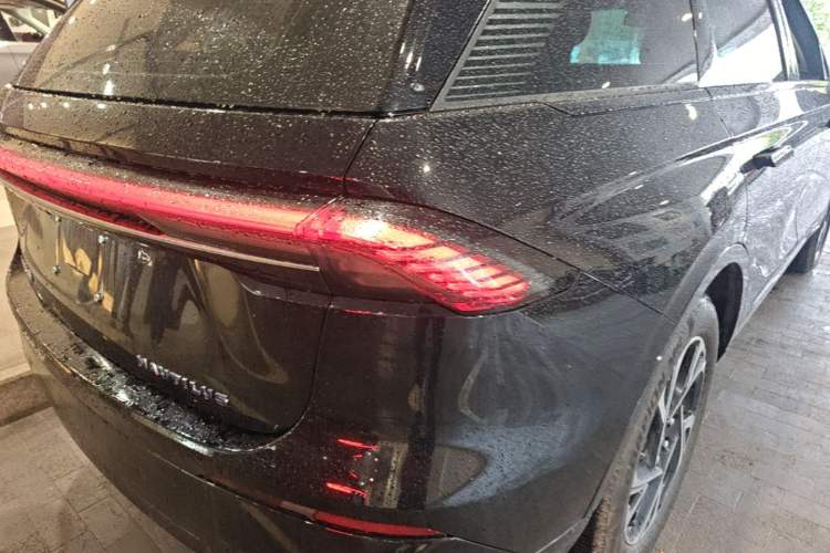 Used Lincoln Nautilus 2025 Model, Facelifted 2.0T Four-Wheel-Drive Zunyi Hybrid Version Right Rear Taillight