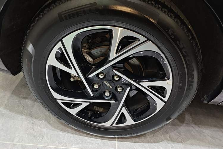 Used Lincoln Nautilus 2025 2.0T All-Wheel-Drive Zunrui Hybrid Version Right Rear Wheel Hub