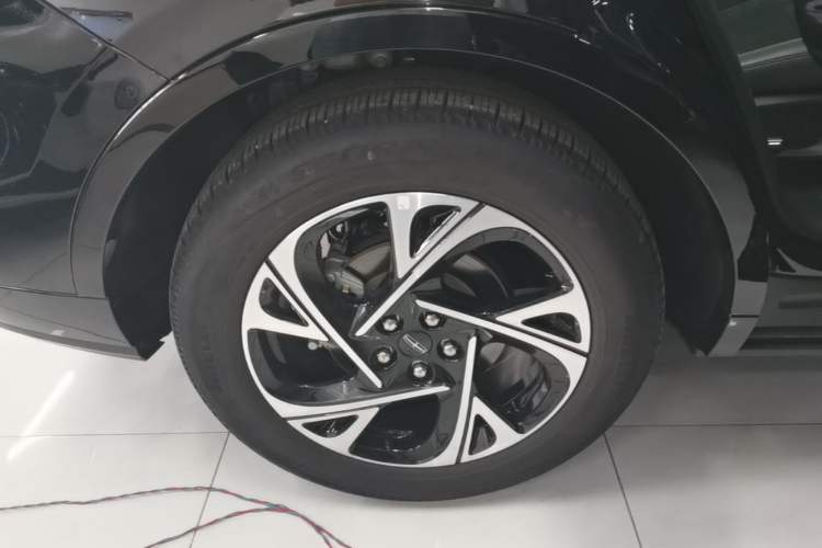Used Lincoln Nautilus 2025 2.0T All-Wheel-Drive Zunrui Hybrid Version Right Rear Wheel Hub