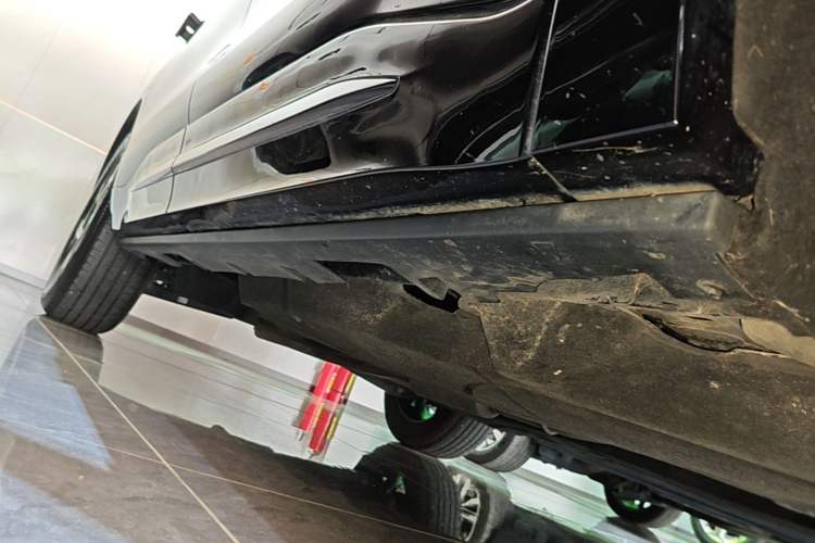 Used Lincoln Nautilus 2025 2.0T All-Wheel-Drive Zunrui Hybrid Version Right Side Sill