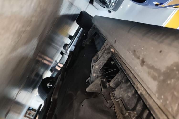 Used Lincoln Nautilus 2025 2.0T All-Wheel-Drive Zunrui Hybrid Version Right Side Sill