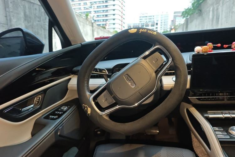 Used Lincoln Nautilus 2025 2.0T All-Wheel-Drive Luxury Hybrid Edition Steering Wheel