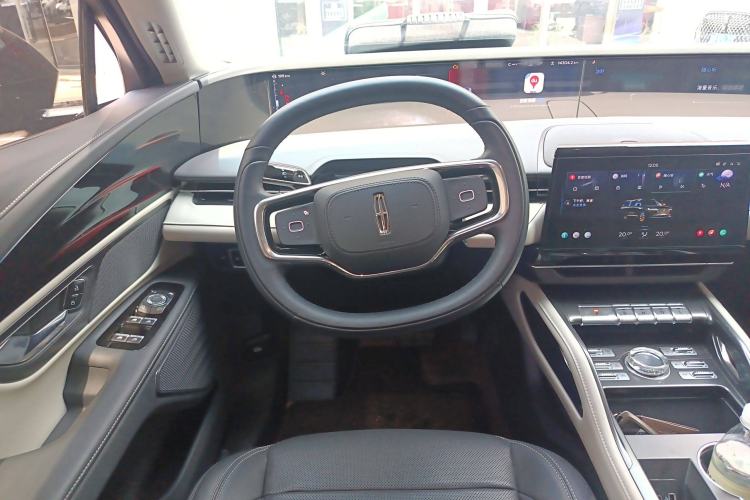 Used Lincoln Nautilus 2025 2.0T All-Wheel-Drive Luxury Hybrid Edition Steering Wheel