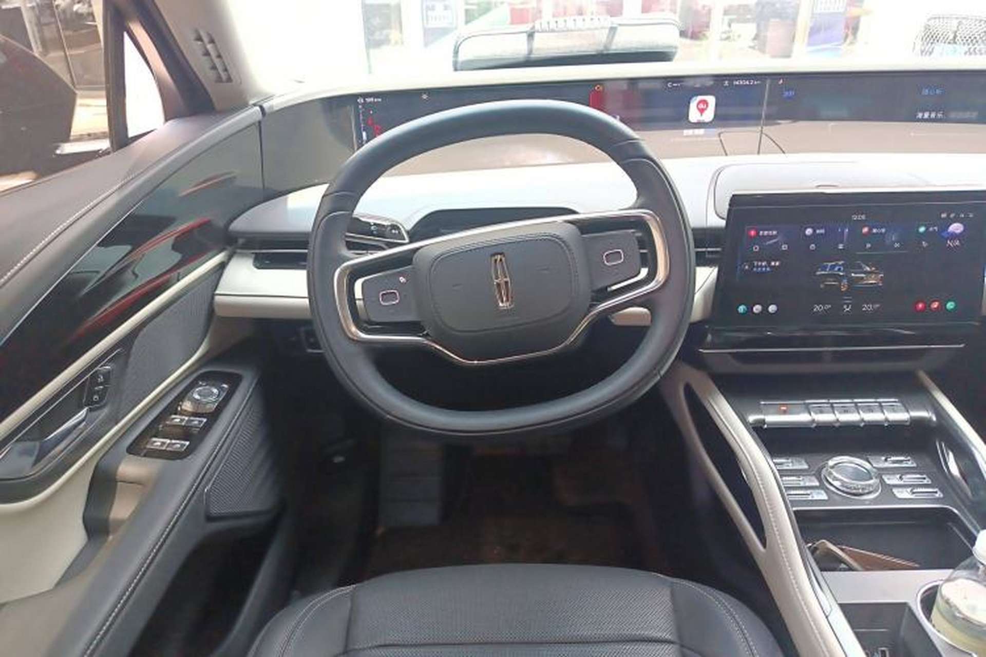 Used Lincoln Nautilus 2025 2.0T All-Wheel-Drive Luxury Hybrid Edition Steering Wheel