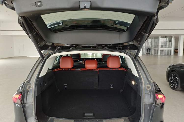 Used Lincoln Nautilus 2025 2.0T All-Wheel-Drive Luxury Hybrid Edition Trunk