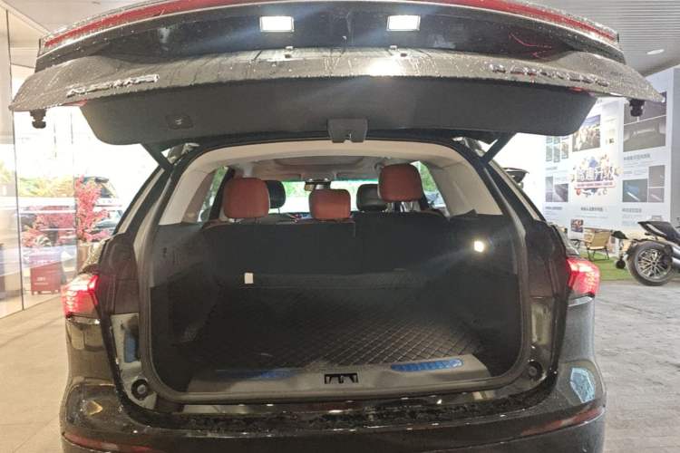 Used Lincoln Nautilus 2025 Model, Facelifted 2.0T Four-Wheel-Drive Zunyi Hybrid Version Trunk