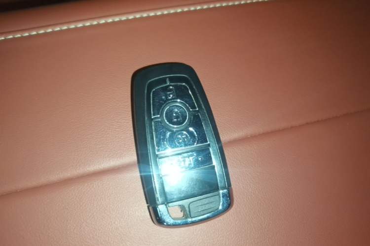 Used Lincoln Nautilus 2025 2.0T All-Wheel-Drive Luxury Hybrid Edition Vehicle Key