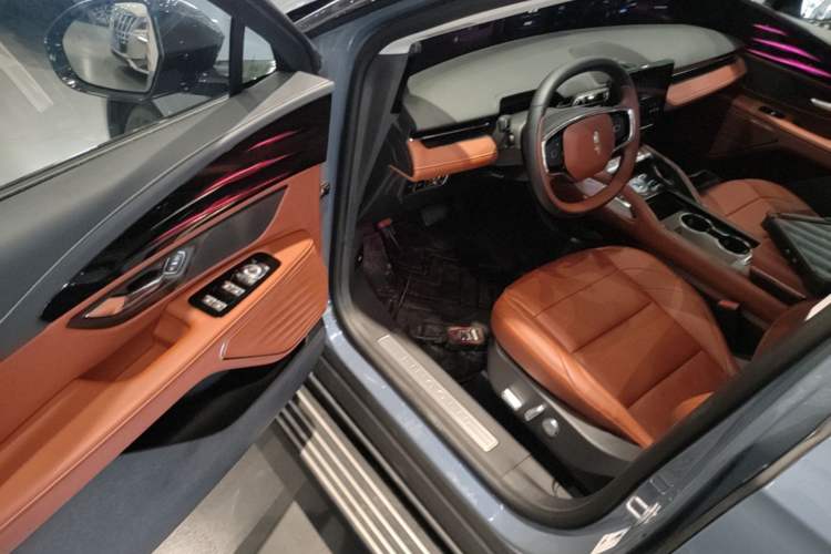 Used Lincoln Nautilus 2025 2.0T All-Wheel-Drive Luxury Hybrid Edition Driver Seat
