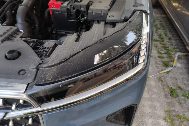 Used Lincoln Nautilus 2025 Model Facelifted 2.0T Four-Wheel Drive Zunyi Edition Engine Bay Left