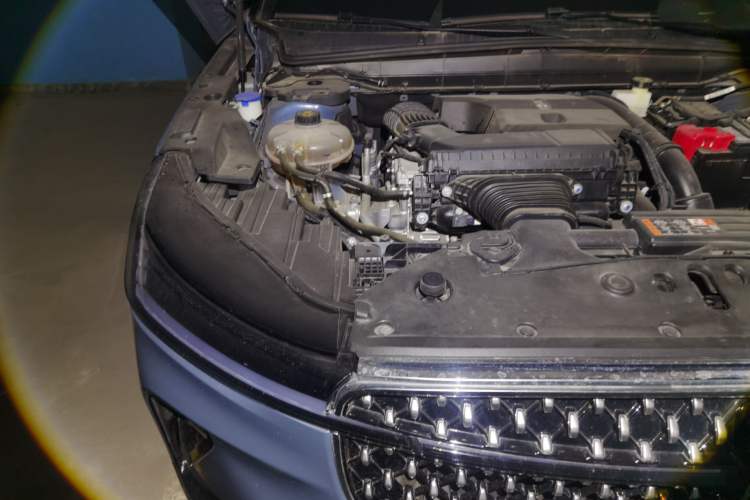 Used Lincoln Nautilus 2025 2.0T Four-Wheel Drive Luxury Edition Engine Bay Right