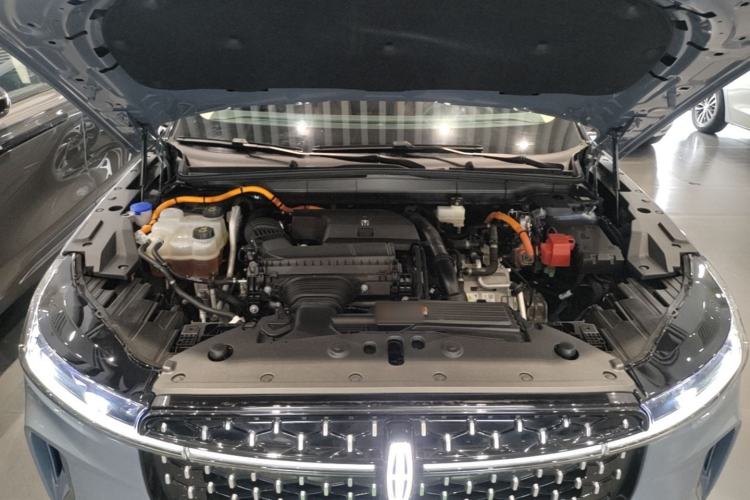 Used Lincoln Nautilus 2025 2.0T All-Wheel-Drive Luxury Hybrid Edition Engine Bay