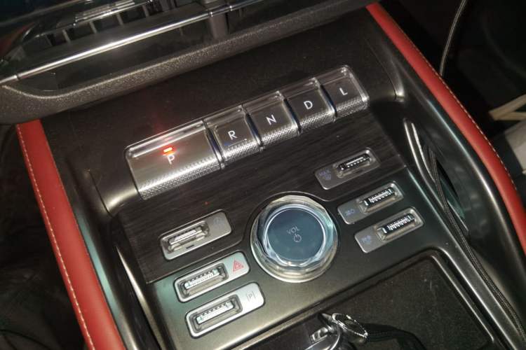 Used Lincoln Nautilus 2025 2.0T Four-Wheel Drive Luxury Edition Gear Lever