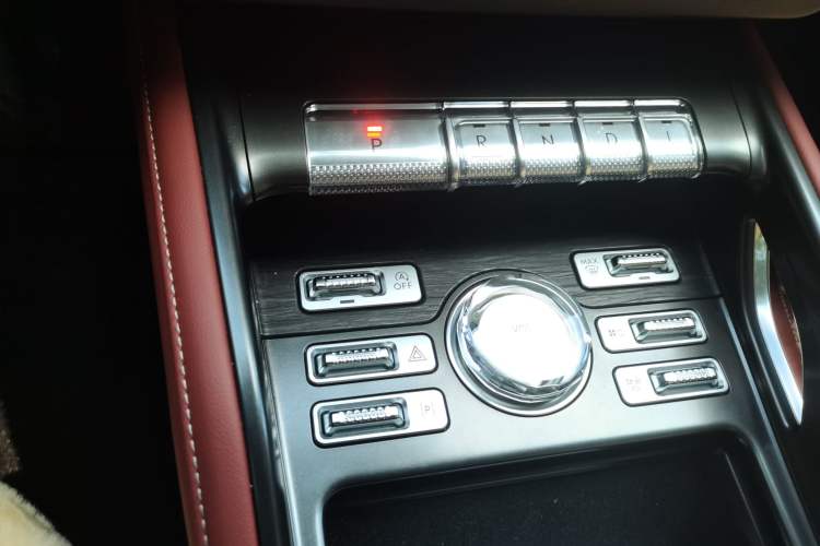 Used Lincoln Nautilus 2025 Model Facelifted 2.0T Four-Wheel Drive Zunyi Edition Gear Lever