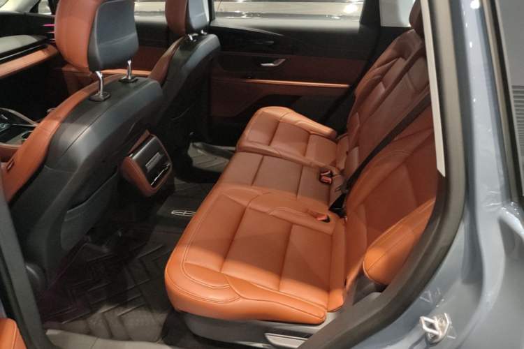 Used Lincoln Nautilus 2025 2.0T All-Wheel-Drive Luxury Hybrid Edition Left Rear Seat