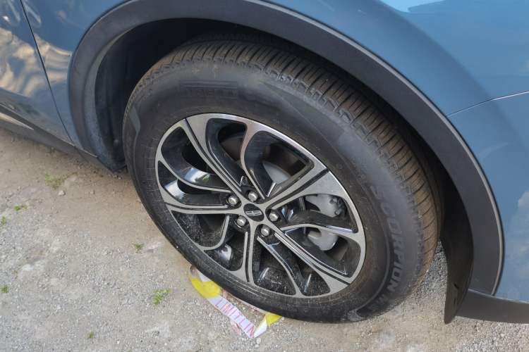 Used Lincoln Nautilus 2025 Model Facelifted 2.0T Four-Wheel Drive Zunyi Edition Right Front Wheel Hub