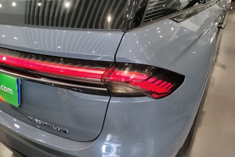 Used Lincoln Nautilus 2025 2.0T All-Wheel-Drive Luxury Hybrid Edition Right Rear Taillight