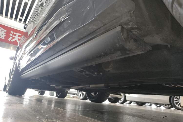 Used Lincoln Nautilus 2025 2.0T All-Wheel-Drive Luxury Hybrid Edition Right Side Sill