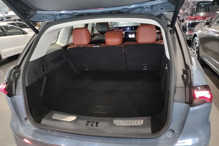 Used Lincoln Nautilus 2025 2.0T All-Wheel-Drive Luxury Hybrid Edition Trunk