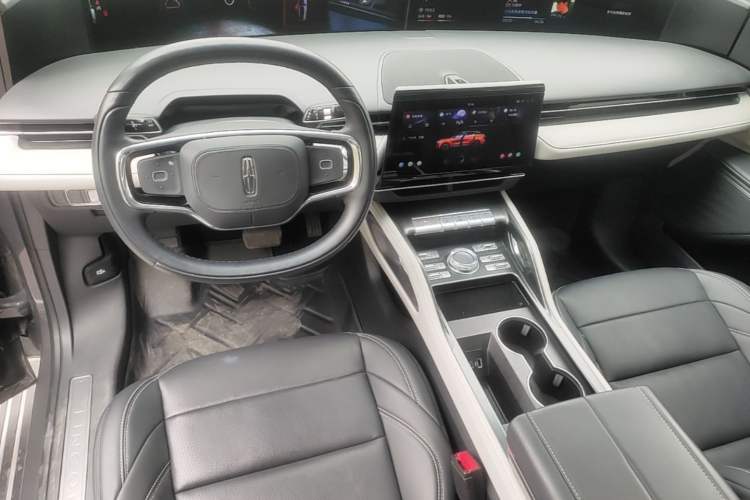 Used Lincoln Nautilus 2025 2.0T Four-Wheel Drive Luxury Edition Center Console