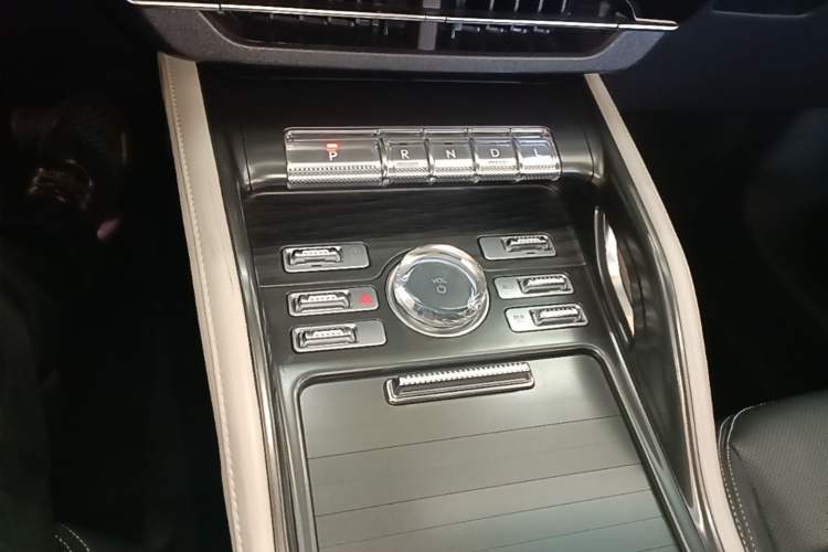Used Lincoln Nautilus 2025 2.0T Four-Wheel Drive Luxury Edition Gear Lever
