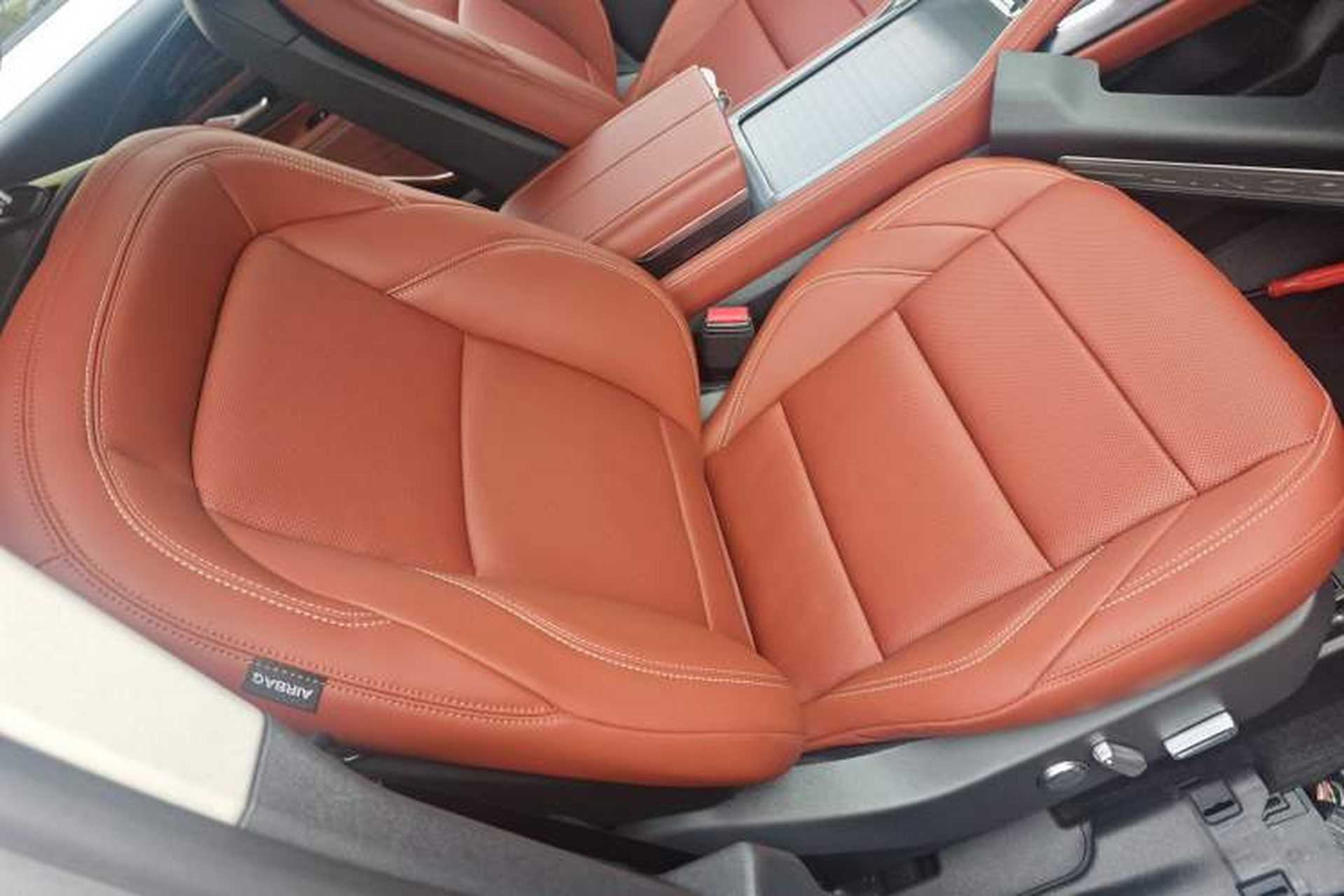 Used Lincoln Nautilus 2025 2.0T All-Wheel-Drive Luxury Hybrid Edition Right Front Seat