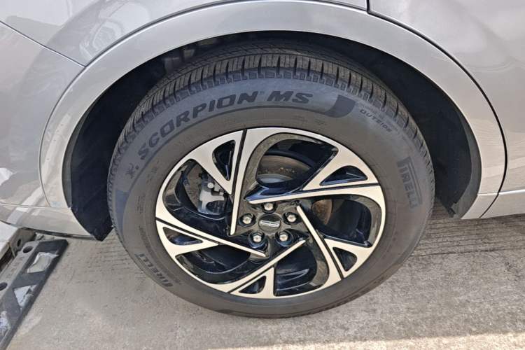Used Lincoln Nautilus 2025 2.0T All-Wheel-Drive Zunrui Hybrid Version Right Rear Wheel Hub