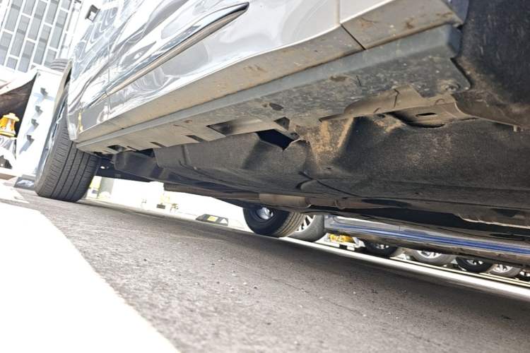 Used Lincoln Nautilus 2025 2.0T All-Wheel-Drive Zunrui Hybrid Version Right Side Sill