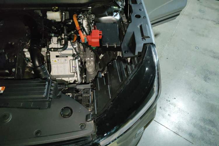 Used Lincoln Nautilus 2025 2.0T All-Wheel-Drive Zunrui Hybrid Version Engine Bay Left