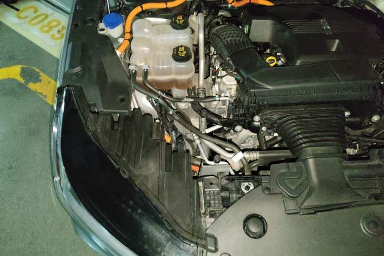 Used Lincoln Nautilus 2025 2.0T All-Wheel-Drive Zunrui Hybrid Version Engine Bay Right