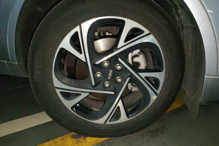 Used Lincoln Nautilus 2025 2.0T All-Wheel-Drive Zunrui Hybrid Version Right Front Wheel Hub