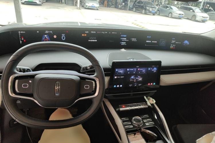 Used Lincoln Nautilus 2025 2.0T Four-Wheel Drive Luxury Edition Center Console
