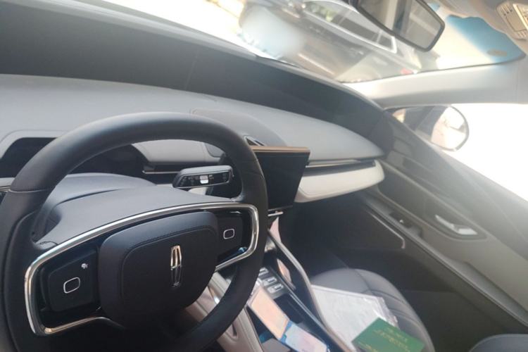 Used Lincoln Nautilus 2025 2.0T Four-Wheel Drive Luxury Edition Center Console