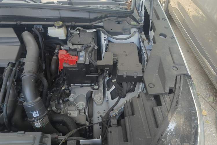 Used Lincoln Nautilus 2025 2.0T Four-Wheel Drive Luxury Edition Engine Bay Left