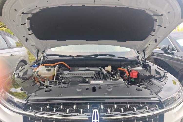 Used Lincoln Nautilus 2025 2.0T All-Wheel-Drive Luxury Hybrid Edition Engine Bay