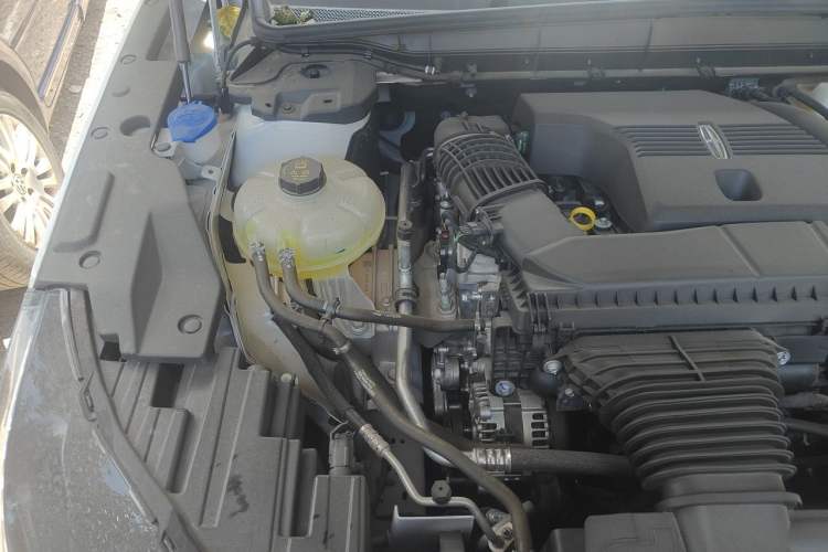 Used Lincoln Nautilus 2025 2.0T Four-Wheel Drive Luxury Edition Engine Bay Right