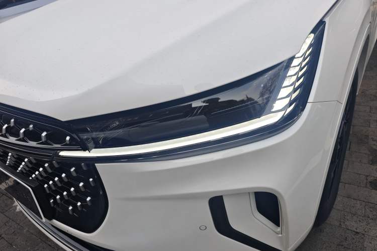 Used Lincoln Nautilus 2025 2.0T All-Wheel-Drive Luxury Hybrid Edition Left Front Headlight