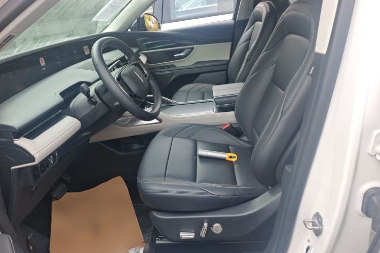 Used Lincoln Nautilus 2025 2.0T All-Wheel-Drive Luxury Hybrid Edition Left Front Seat
