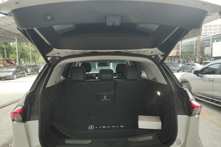 Used Lincoln Nautilus 2025 2.0T Four-Wheel Drive Luxury Edition Trunk