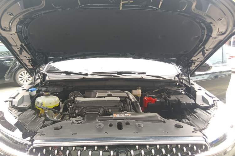 Used Lincoln Nautilus 2026 Model, 2.0T Four-Wheel-Drive Zunyi Version Engine Bay