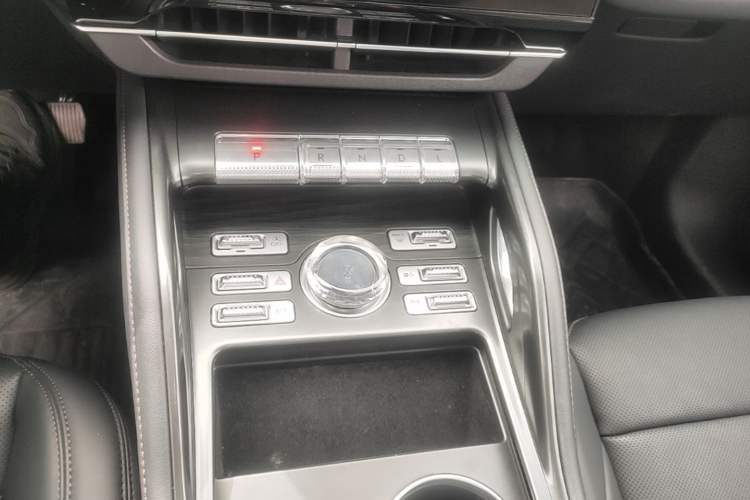 Used Lincoln Nautilus 2025 Model 2.0T Two-Wheel Drive Qihang Edition Gear Lever