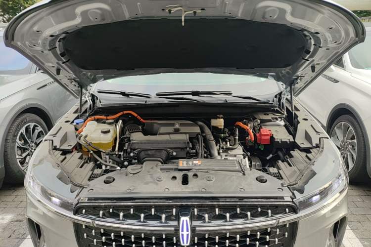 Used Lincoln Nautilus 2026 Model, 2.0T Four-Wheel-Drive Zunyi Hybrid Version Engine Bay
