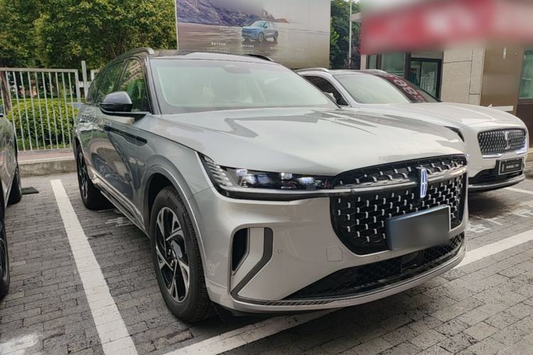 Used Lincoln Nautilus 2026 Model, 2.0T Four-Wheel-Drive Zunyi Hybrid Version Front Right 45 Deg