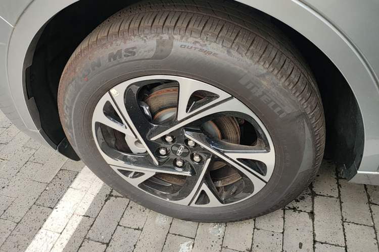 Used Lincoln Nautilus 2026 Model, 2.0T Four-Wheel-Drive Zunyi Hybrid Version Left Front Wheel Hub