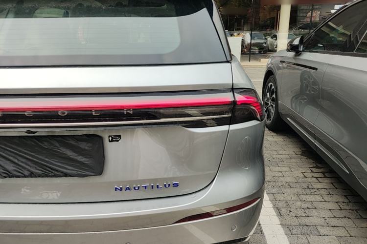 Used Lincoln Nautilus 2026 Model, 2.0T Four-Wheel-Drive Zunyi Hybrid Version Right Rear Taillight