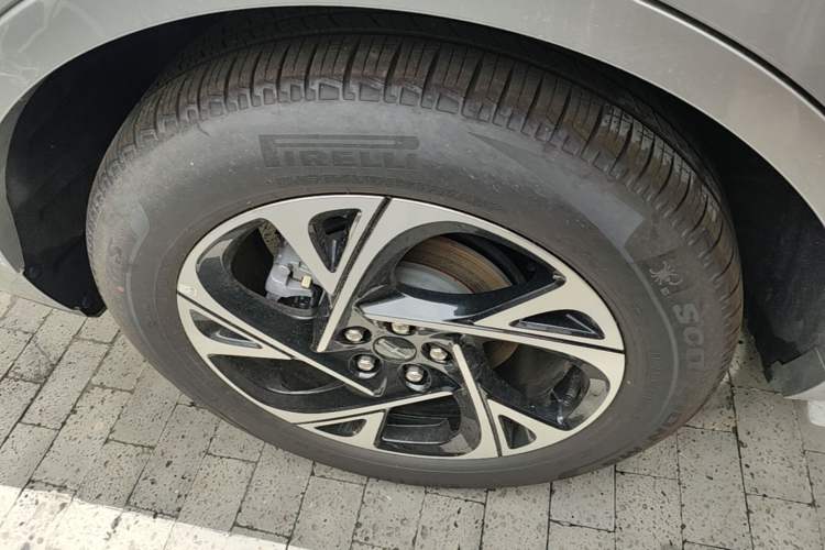 Used Lincoln Nautilus 2026 Model, 2.0T Four-Wheel-Drive Zunyi Hybrid Version Right Rear Wheel Hub
